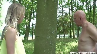 Nymphomaniac Lily Ray Gets Intimate With One Old Dude In The Park
